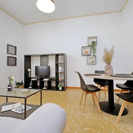 Micheles Flat By Domusdimore דירה