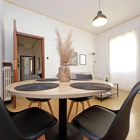 Micheles Flat By Domusdimore דירה *